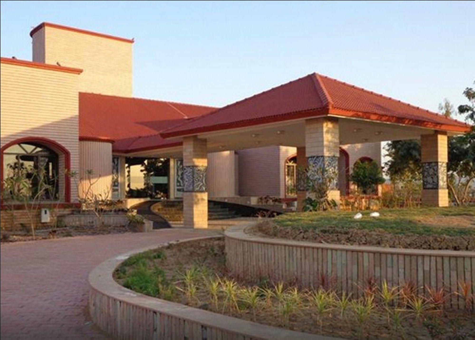 Regenta Resort Bhuj By Royal Orchid Hotels Limited Dış mekan fotoğraf